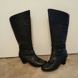 NIB BareTraps Black Leather Boots