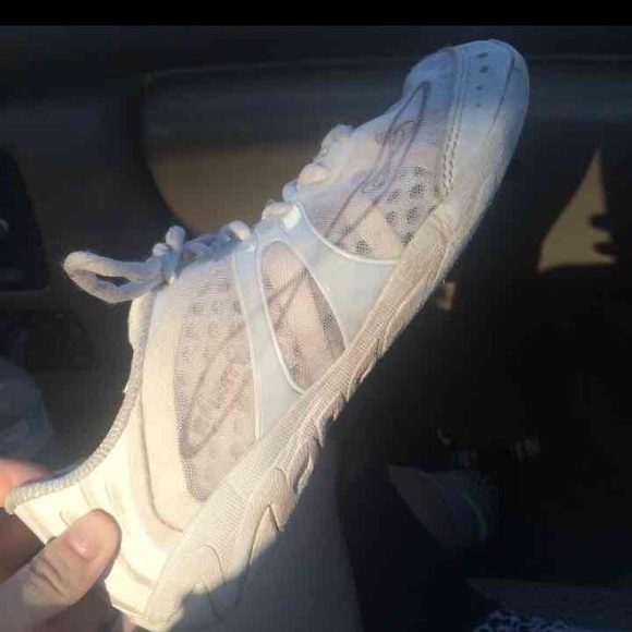 Cheer shoes