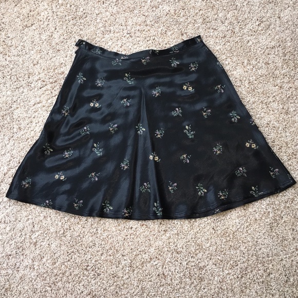 Black floral print skirt!