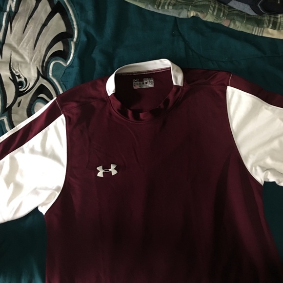 Under Armour Tops - Short sleeve under armour shirt