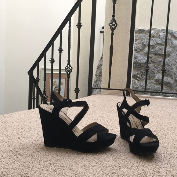 cutest black wedges