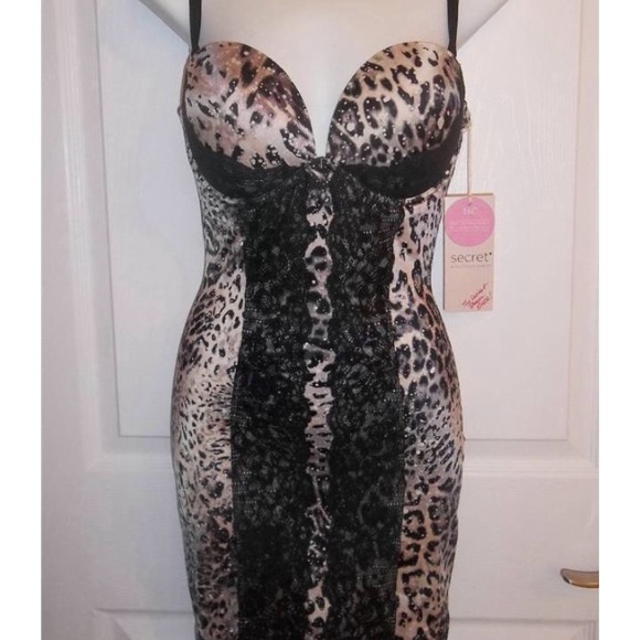 ❌SOLD❌Victoria's Secret convertible shaping slip