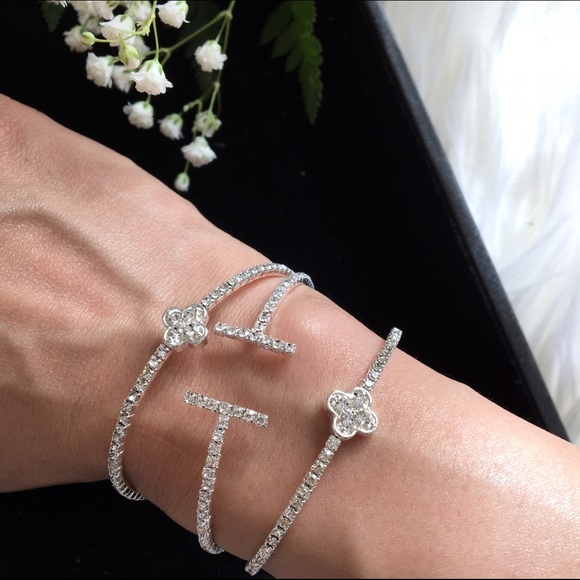classy Diamond  T bracelet - Picture 3 of 4