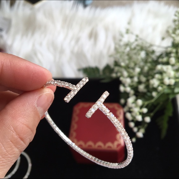 classy Diamond  T bracelet - Picture 4 of 4