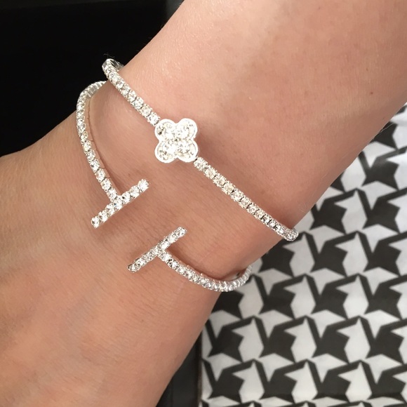 classy Diamond  T bracelet - Picture 2 of 4
