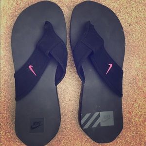New Nike flip flops size 8
