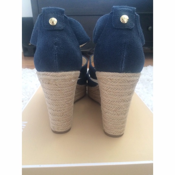 ❌SOLD❌ Michael Kors wedge - Picture 2 of 4