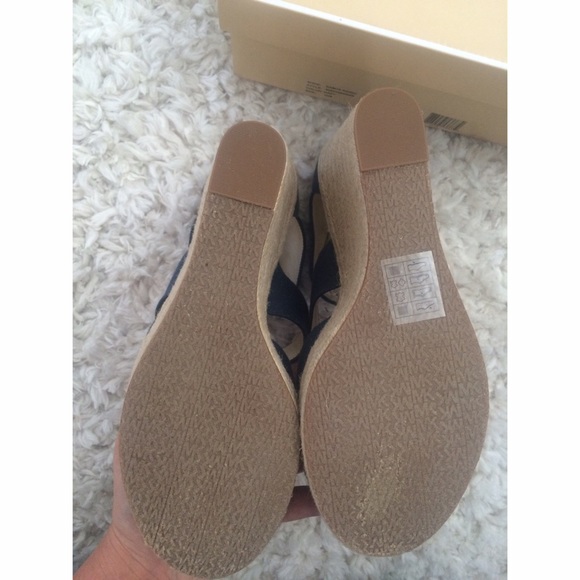 ❌SOLD❌ Michael Kors wedge - Picture 4 of 4