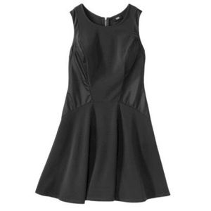 Black Mossimo dress w/faux leather on the sides.