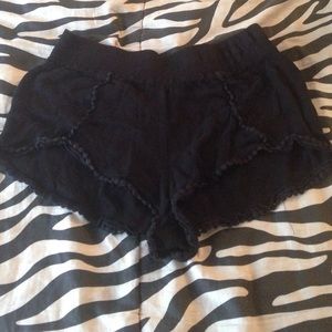 Pom shorts
