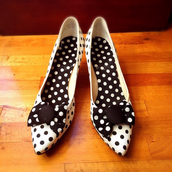 Sold: NWOT Cute Polka dot shoes with bows - Picture 3 of 4