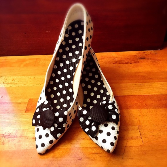 Sold: NWOT Cute Polka dot shoes with bows - Picture 2 of 4