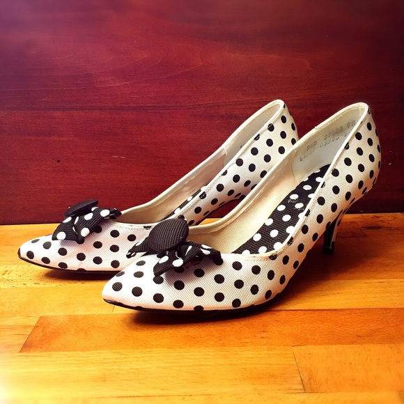 Sold: NWOT Cute Polka dot shoes with bows - Picture 4 of 4