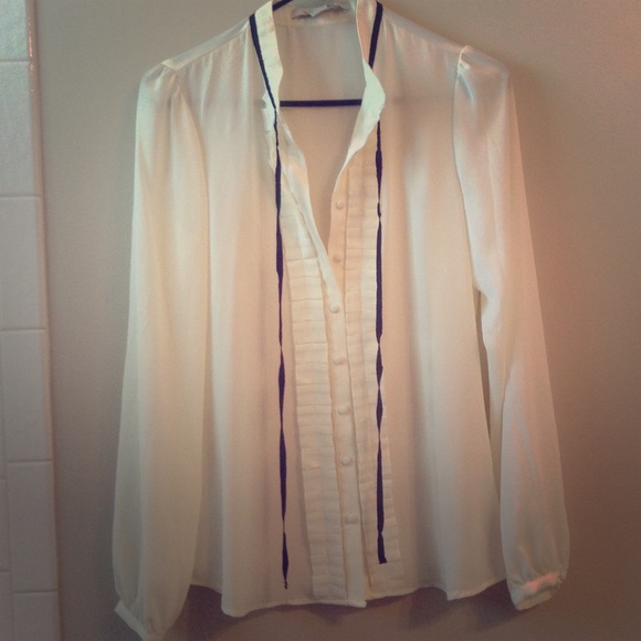 Super cute button up silky top