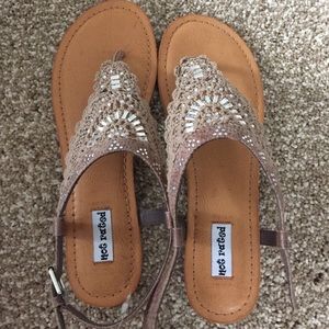 cute sandals size 7!