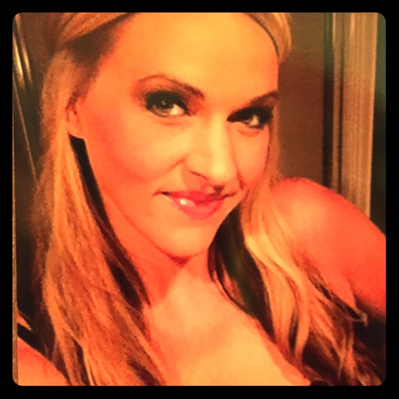 Meet your Posher, Lindsey - Picture 1 of 3