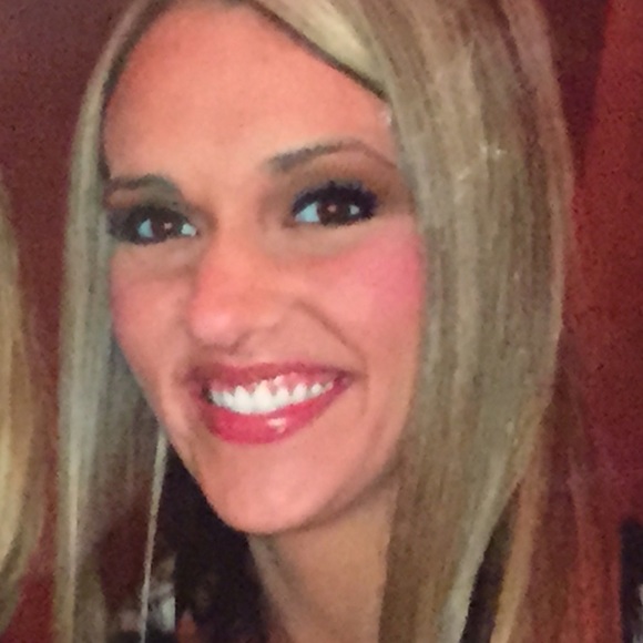 Meet your Posher, Lindsey - Picture 2 of 3