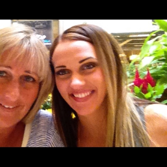 Meet your Posher, Lindsey - Picture 3 of 3