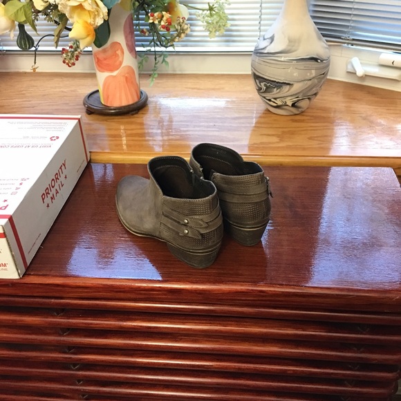 Steve Madden boot - Picture 2 of 3