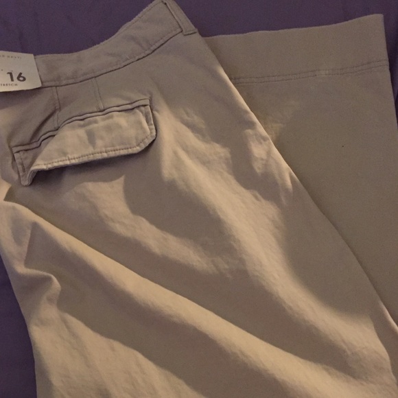 Capri Pants - Picture 3 of 3