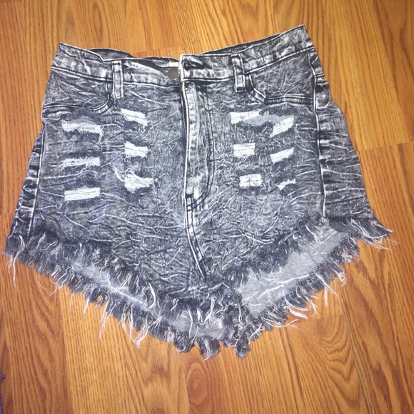 Acid wash distressed high waist shorts