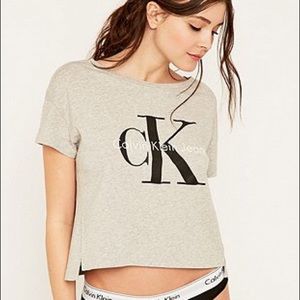 Calvin Klein cropped T-Shirt.