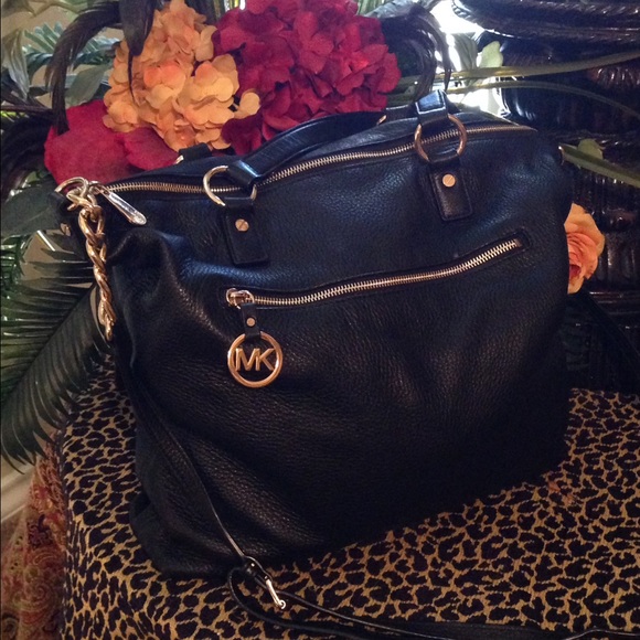 Michael Kors large purse. Excellent condition.