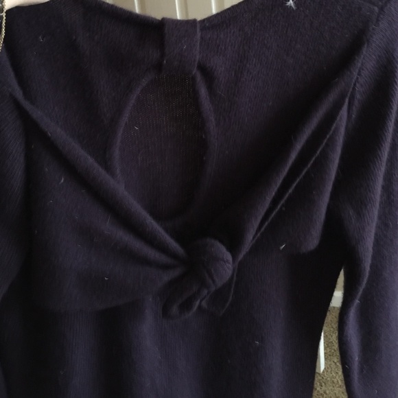 Sweaters - Picture 4 of 4