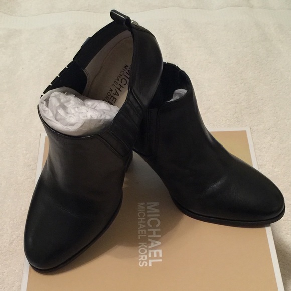 Michael Kors Shoes - Michael Kors Shaw Bootie