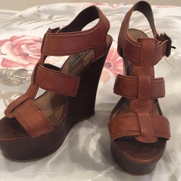 Steve Madden 'Wanting' wedge sandal size 7