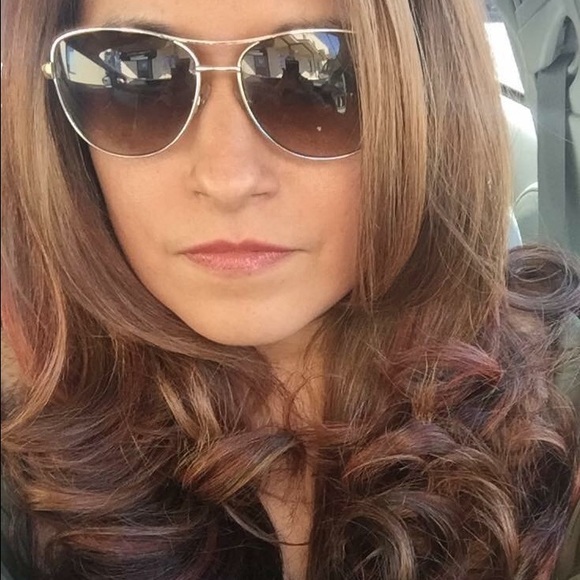 Meet your Posher, Cecilia - Picture 1 of 1