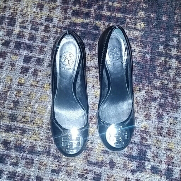 Tory Burch Silver Pumps