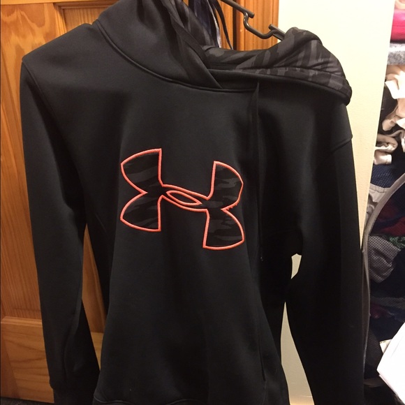 Under Armour sweatshirt