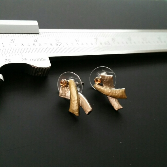 Earing - Picture 2 of 4