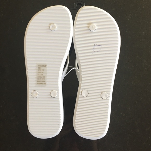 Betsey Johnson flip flops - Picture 2 of 2