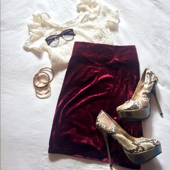 High waisted velvet pencil skirt