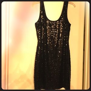 Everywoman needs a little black dress!