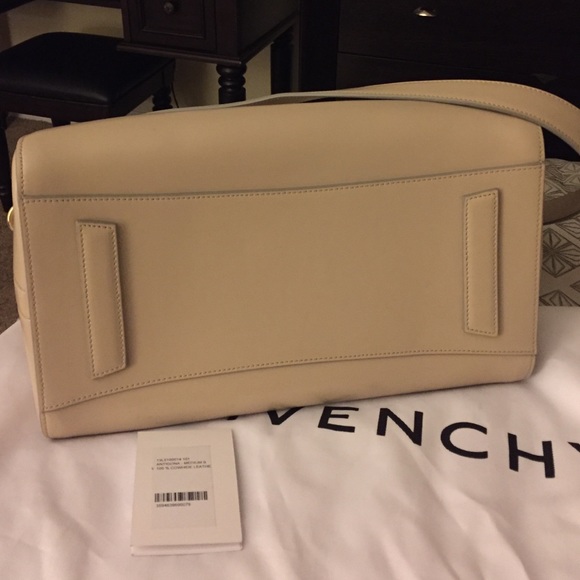 SOLD ON Ⓜ️ 100% Authentic Givenchy Antigona bag - Picture 4 of 4