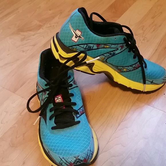 Mizuno wave inspire sneakers
