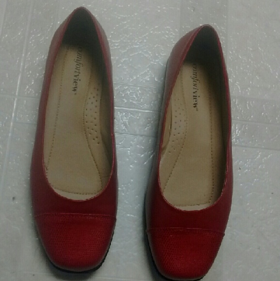 BRAND NEW Red ComfortView flats