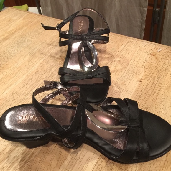 Beautiful 7.5 EuroSoft like new wedge like sandals - Picture 1 of 4