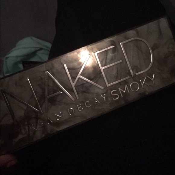 Urban Decay naked smokey - Picture 1 of 4