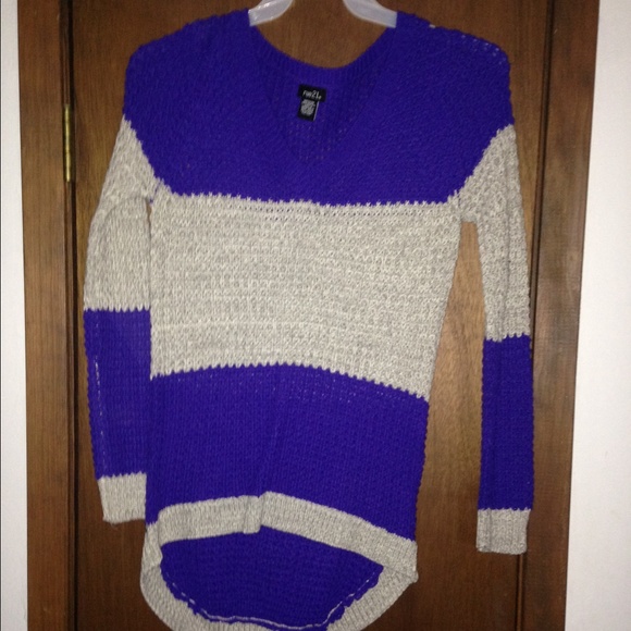Sweaters - Picture 2 of 4