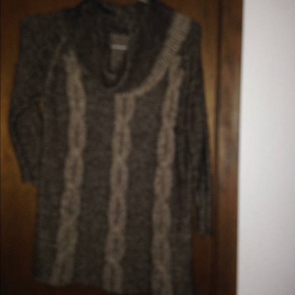 Sweaters - Picture 3 of 4