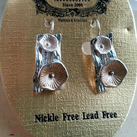 Earing - Picture 2 of 4