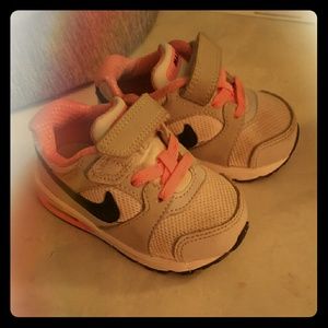 Toddler size 5c nike air max.