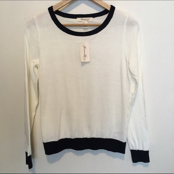 Cream/Navy blue sweater