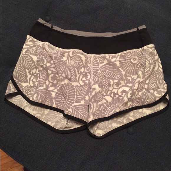 lululemon athletica Pants - Lululemon turbo shorts, size 4