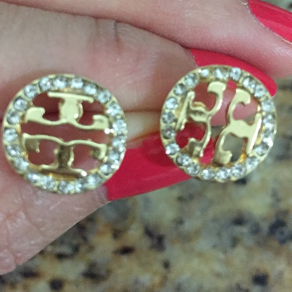 ☀️☀️☀️LAST ONE☀️☀️☀️ Logo stud earring - Picture 2 of 3