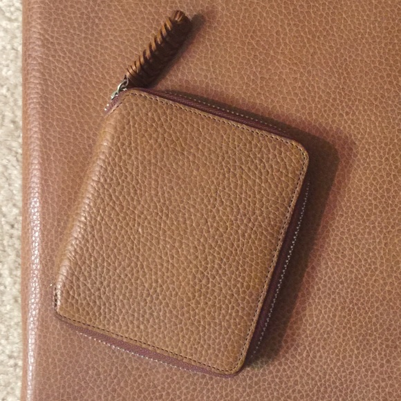 Cole Haan Handbags - Cole Haan leather wallet Cole Haan Handbags - Cole Haan leather wallet